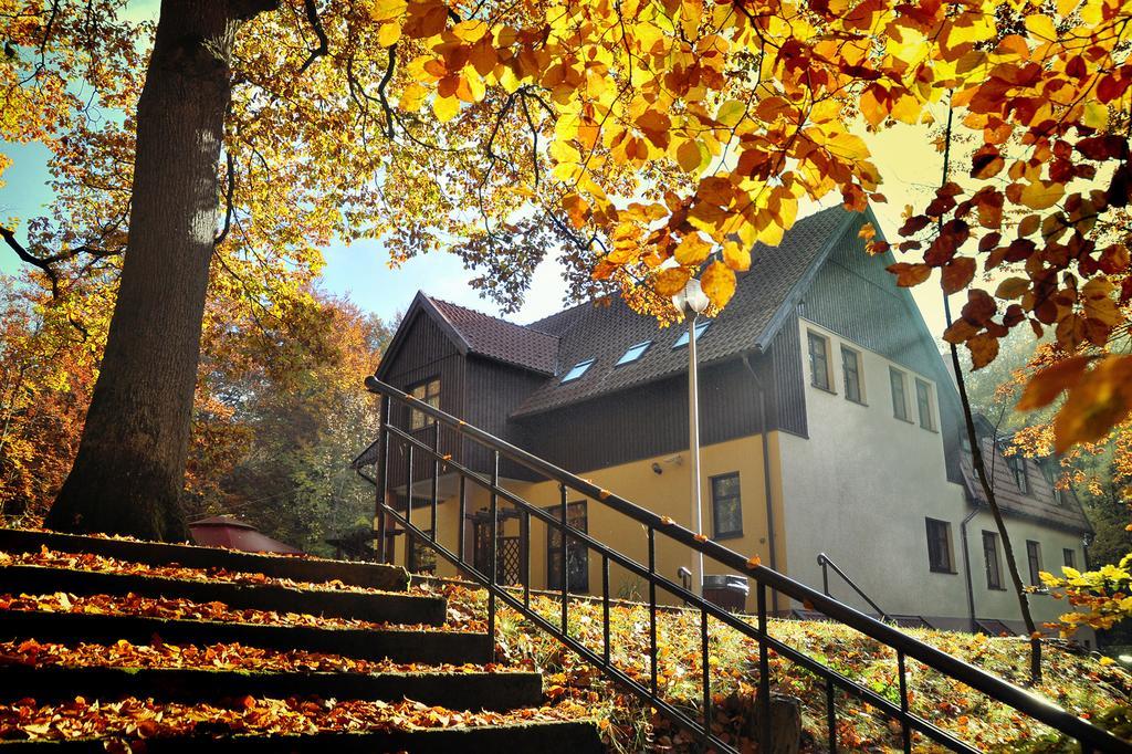 Willa Strzelnica Hotel Koscierzyna Exterior photo